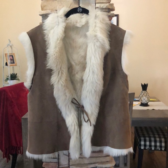 Celtic and CO suede biscuit cream wool MDF-664, Style KB-42, size 18 - Picture 2 of 8